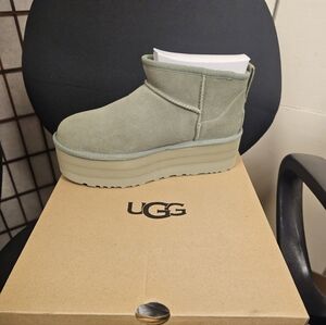 UGGs Classic Ultra Mini Platform